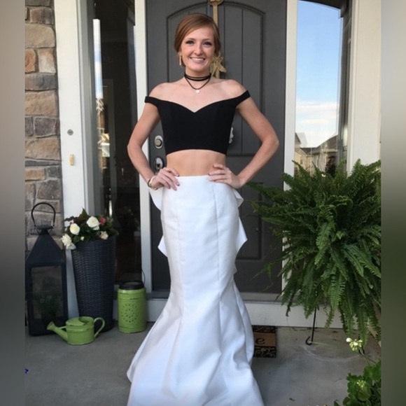 🖤Sherri Hill 50750 2-piece off the shoulder Sweetheart Dress with Mermaid skirt - Picture 3 of 11